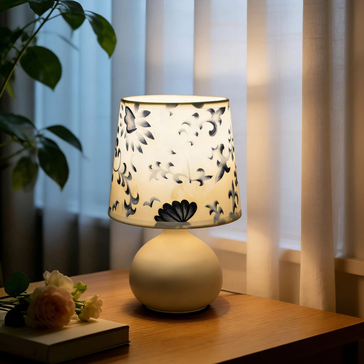USB Bedroom Bedside Minimalist Creative Desk Lamp Equipped with Floral Fabric Lampshade Suitable for Readingbedroomliving Room