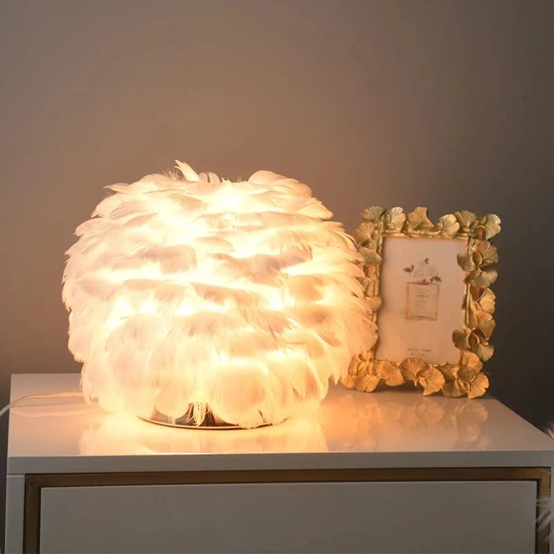 Feather Table Lamp Bedside Lamp Creative Feather Lampshade Home Living Room Bedroom Party Wedding Romantic Decoration