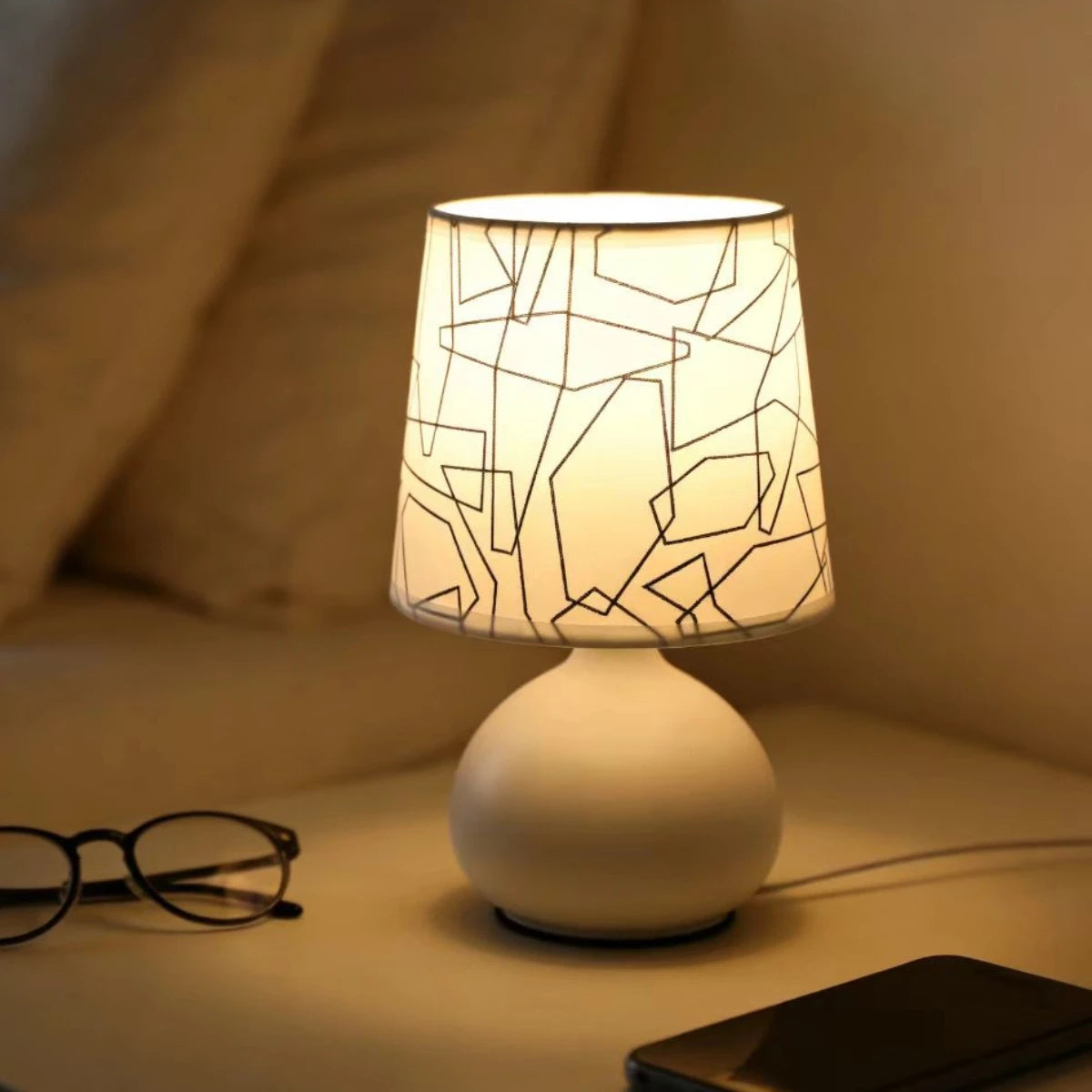 USB Bedroom Bedside Minimalist Creative Desk Lamp Equipped with Floral Fabric Lampshade Suitable for Readingbedroomliving Room
