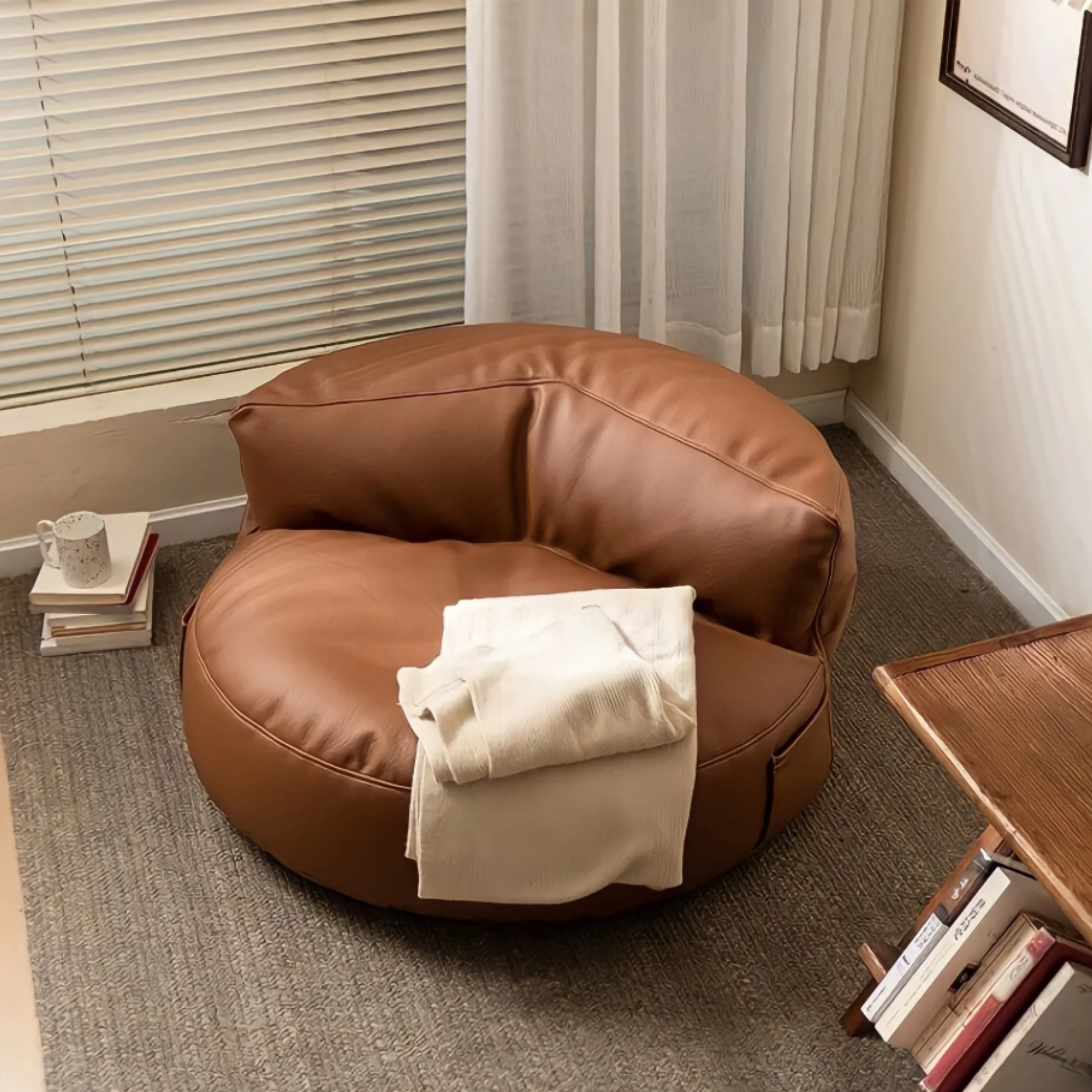 Angled view of the modern semicircular lounge chair