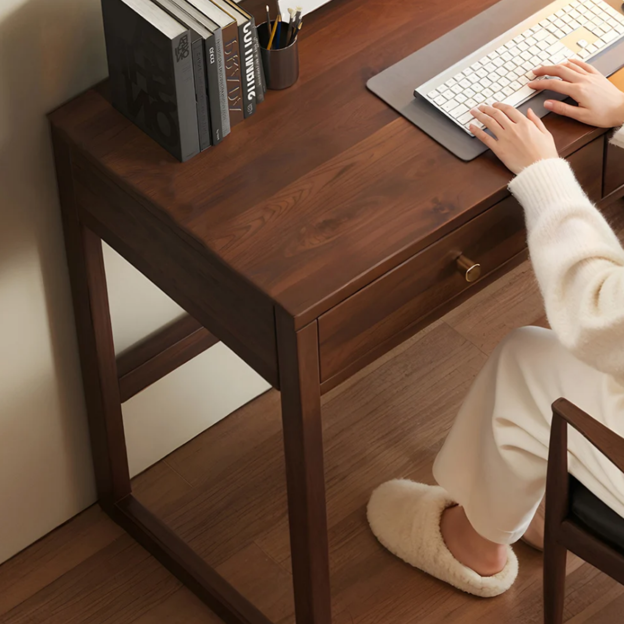 Close-up of the walnut rubberwood finish