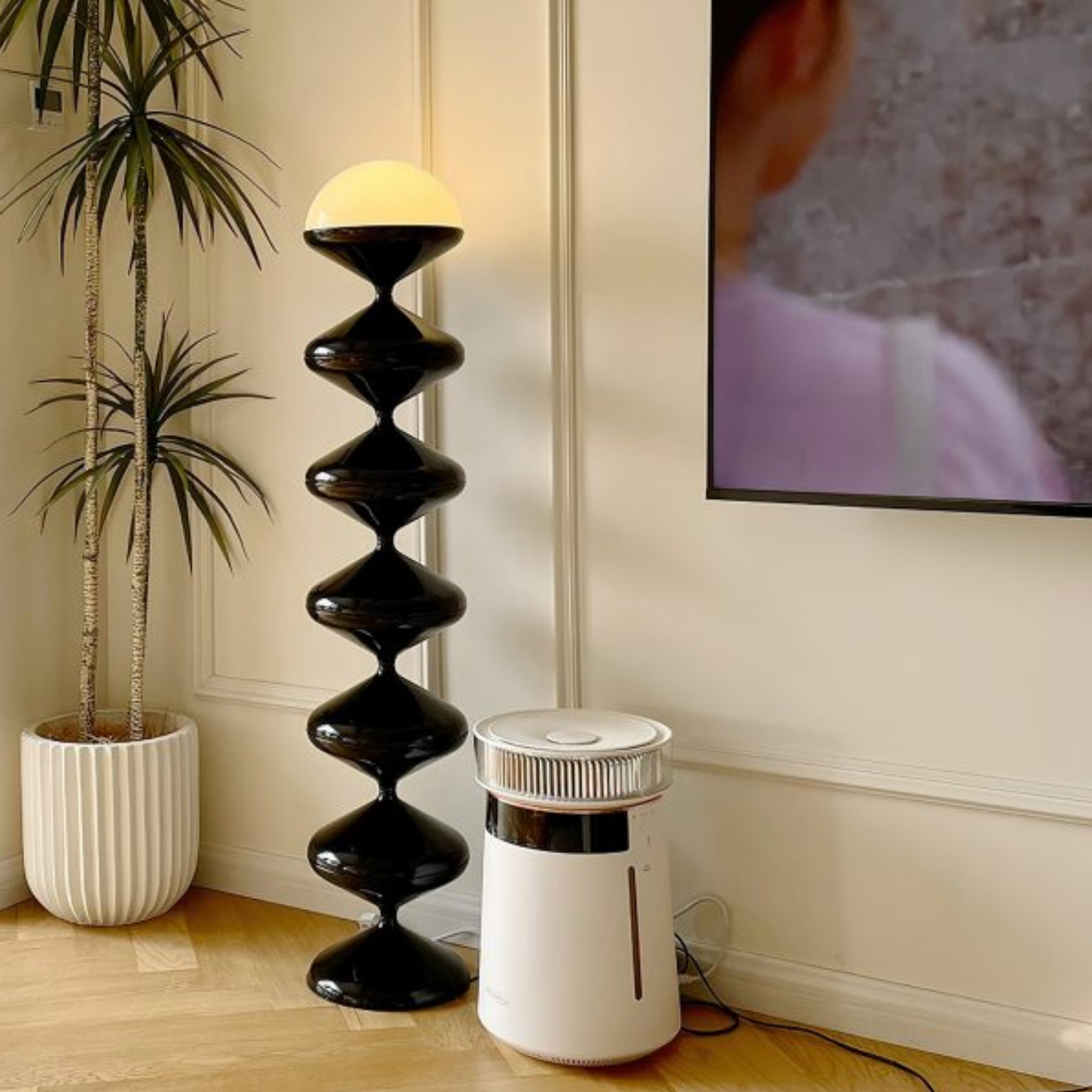 Nordic cream gourd floor lamp in a modern apartment