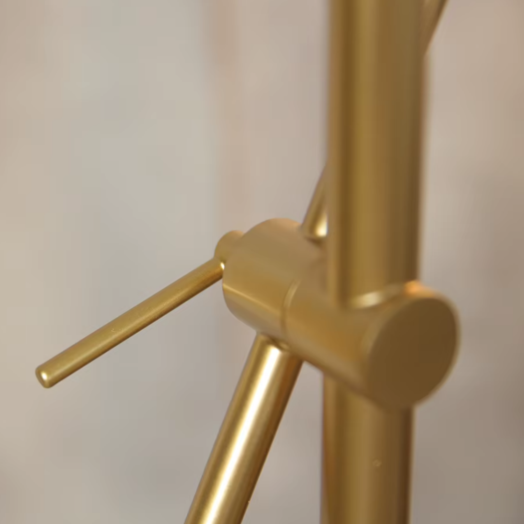 Close-up of the adjustable arm