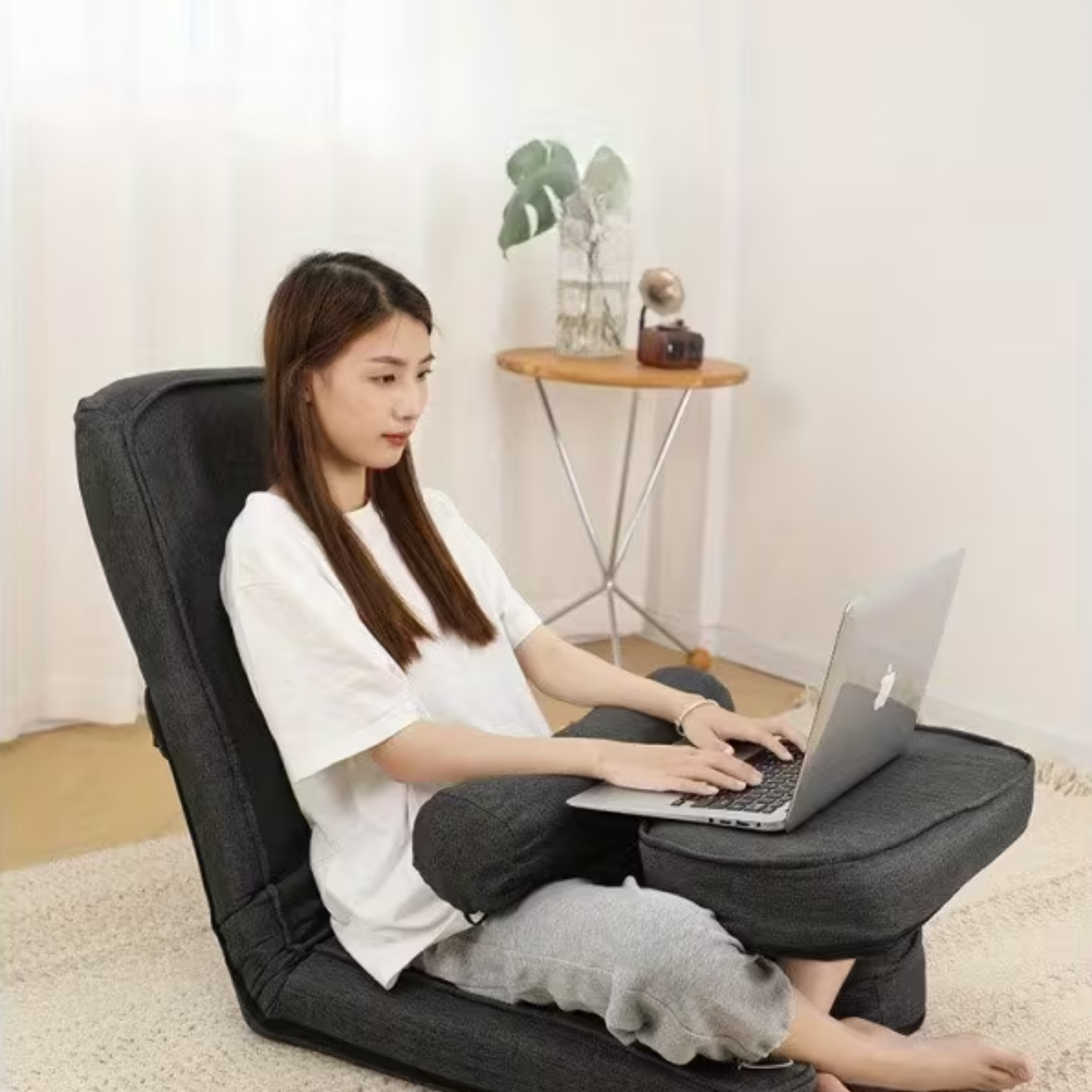 Wmen working on the tatami floor sofa chair