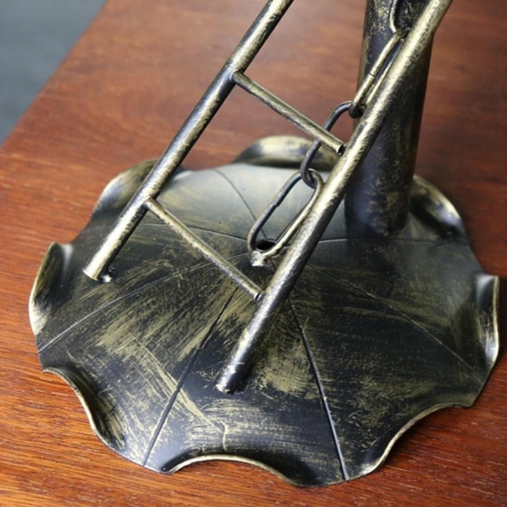 Close-up of the base of the vintage table lamp